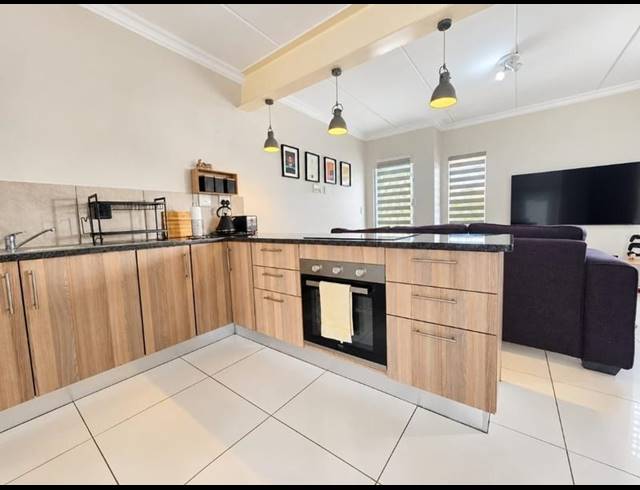 3 BEDROOM DUPLEX FOR SALE IN ALBERTSDAL